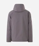 Campera deportiva con capucha, cierre frontal por cremallera y mangas largas con ajuste de velcro en los puños. Presenta estampa lettering pequeña en el pecho y bolsillos laterales. Confeccionada en tejido técnico de poliéster con forro de poliamida.