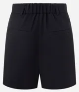 Short de sastrería confeccionado en crepé, con corte recto y estructurado. Presenta cintura con trabillas y elástico posterior para un mejor ajuste, además de bolsillos laterales.