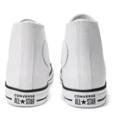 Championes de caña alta Converse modelo Chuck Taylor All Star, confeccionados en cuero blanco con puntera de goma y suela con franjas negras.