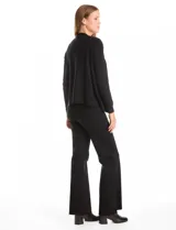 Cardigan de tejido liviano con textura, marca Vila Milano. Presenta un diseño abierto sin botones, mangas largas de corte entallado y terminaciones en puños de rib.