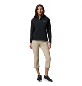 Campera softshell híbrida Columbia, modelo Trailborne, color negro, con capucha, cierre frontal y bolsillos con cremallera. Incorpora tecnología Omni-Shield de repelencia al agua y a las manchas.