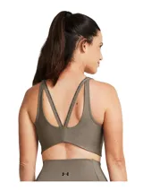 Top deportivo de bajo impacto Under Armour, color verde oliva, con escote en V y diseño de espalda con tirantes finos. Cuenta con almohadillas moldeadas integradas y banda elástica inferior con logo de la marca.