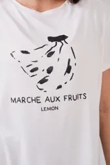 Remerón blanco de viscosa con estampado de bananas y texto en negro.