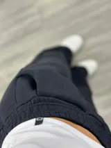 Pantalón de jogging gris melange, de corte amplio y cintura elástica.