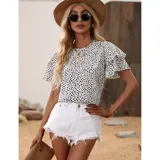 Blusa de manga corta con estampado de puntos negros sobre fondo blanco. Presenta un diseño de corte suelto con mangas que incluyen volados superpuestos y cuello redondo.