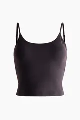 Top cropped de tejido funcional SoftMove y DryMove color negro, de corte ajustado, con breteles finos regulables y soutien deportivo integrado con relleno extraíble.