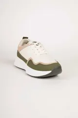 Championes deportivos Paddock modelo Gwayne para mujer, con combinación de colores blanco, tostado y azul jean. Suela chunky blanca con base dentada en tono azul y cordones al tono.