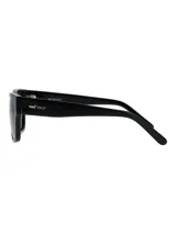 Lentes de sol RKF modelo Genova, armazón rectangular de acetato de celulosa negro y cristales oscuros polarizados con protección UV.