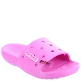 Sandalias tipo slide de la marca Crocs, color rosado, con diseño ergonómico, perforaciones en la banda superior y suela texturizada.