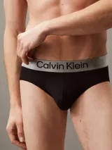 Pack de tres slips de microfibra suave con tecnología que absorbe la humedad. Presentan un diseño de talle medio con cintura elástica distintiva de la marca.