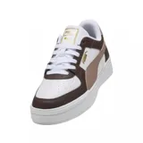 Championes Puma modelo CA Pro Classic II, de diseño urbano con plataforma, color blanco con detalles de logo en dorado.