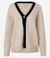 Cardigan de punto texturizado en color beige con detalles en negro en el escote en V y la vista frontal. Presenta cierre frontal con botones, mangas largas y corte holgado.