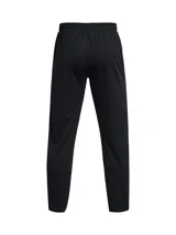 Pantalón deportivo Under Armour de la colección Challenger, color negro, con corte ajustado en las piernas. Presenta cintura elástica con cordón interno, bolsillos laterales con cierre y cremalleras en los tobillos para facilitar el uso con calzado deportivo. Incluye logo de la marca estampado en la pierna.