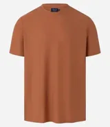 Remera color ladrillo de algodón peruano, de corte recto, cuello redondo y manga corta.