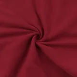 Top rojo de manga larga con escote off-shoulder, confeccionado en tela gruesa.