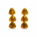 Aros colgantes de resina en tonos amarillo y dorado, compuestos por tres piezas triangulares apiladas en cascada con acabado brillante.