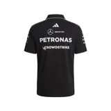 Remera polo Adidas de manga corta en color negro, parte de la colección Mercedes-AMG Petronas Formula 1. Cuenta con cuello camisero, cierre frontal con botones y múltiples logos de patrocinadores estampados en el pecho y las mangas. Incluye las icónicas tres tiras de Adidas en los hombros en color gris.