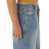 Pantalón de jean Rip Curl modelo Inner Visions Denim Pant, de corte holgado y diseño clásico con lavado azul claro.
