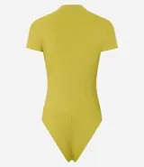 Body manga corta color borgoña, con cuello redondo medio y cierre inferior.