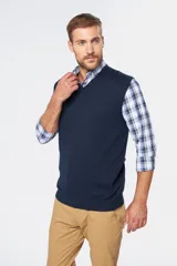 Chaleco tejido de punto color azul marino, con cuello en V y sin mangas.