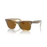 Lentes de sol Ray-Ban modelo Wayfarer, con montura color crema con vetas marrones y lentes marrones.