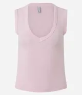 Blusa sin mangas de Blue Steel, confeccionada en tejido de algodón acanalado con escote en V profundo. Presenta un diseño ajustado al cuerpo y textura vertical en relieve.