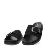 Sandalias planas Miss Carol Sage de estilo slide, color negro, con una tira ancha en el empeine decorada con una gran hebilla metálica plateada de estilo Western con grabados en relieve. Suela con ligera plataforma y base estriada.
