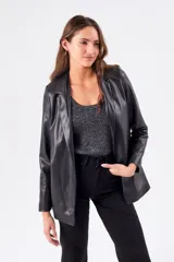 Top de algodón y lurex color beige claro, con escote redondo y tirantes anchos, de calce ajustado al cuerpo y tejido acanalado.