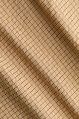 Pollera midi de corte A con tejido texturizado, cintura alta elástica con frunces y costuras verticales visibles en la parte frontal y posterior.