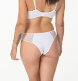 Bombacha blanca de lycra con laterales de encaje floral.