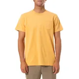 Remera amarilla de manga corta con bolsillo en el pecho.