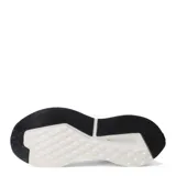 Championes Umbro de estilo urbano, confeccionados en una combinación de materiales textiles y sintéticos en color negro. Presentan un diseño de silueta moderna con cierre de cordones y el logo de la marca aplicado en el lateral.