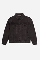 Campera de jean negra de calce regular, con bolsillos laterales y frontales, logo en grifa de cuero y composición 100% algodón.