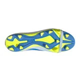 Championes de fútbol Adidas Predator Club, modelo con lengüeta plegable, color celeste con detalles en azul y amarillo neón.