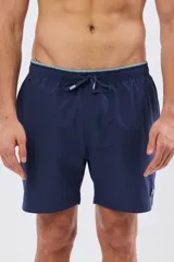 Short de baño liso de tela flex elastizada, color azul marino, con cintura elástica y cordón ajustable contrastante en tono verde claro.