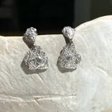 Aros colgantes de plata 925 con acabado plateado y circonias.