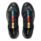 Championes Salomon XT-4 OG de diseño técnico y deportivo, color negro con detalles plateados y suela de gran tracción para trail running y uso urbano.