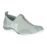 Slip on Merrell modelo Barrado color gris, confeccionado en malla técnica y cuero. Presenta cierre frontal con cremallera, suela de goma con tracción y logo de la marca en el lateral y la suela.