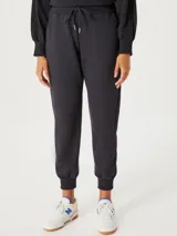 Pantalón babucha de algodón color negro, con cintura elástica con cordón ajustable y puños en los tobillos.