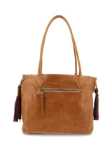 Cartera shopper Hush Puppies de cuero color tostado con doble asa de hombro y borlas decorativas colgantes en los laterales.