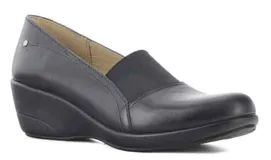 Zapato casual de mujer Lombardino modelo Sofia, confeccionado en cuero negro con suela de plataforma tipo cuña y detalle de elástico en el empeine para mayor ajuste.