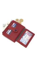 Tarjetero color verde agua con presilla frontal y múltiples ranuras para tarjetas. Incluye un bolsillo con cierre para monedas o billetes.