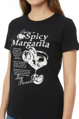 Remera de algodón verde militar, con manga corta, cuello redondo y diseño gráfico impreso en el frente con motivos veraniegos y el texto "Sunny Side".