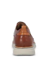 Zapato de cuero Hush Puppies modelo Rustic, color marrón tostado, con cordones y suela de EVA gris claro.