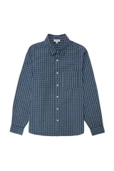 Camisa de corte oversize con estampado de cuadros, confeccionada en algodón. Presenta cuello clásico, cierre frontal con botones, manga larga con puños abotonados y un bolsillo aplicado en el pecho.