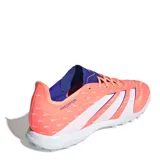 Championes de fútbol Adidas Predator League TF, color naranja con detalles en azul y blanco. Diseñados para césped artificial, cuentan con tecnología Hybridfeel en la parte superior para un mejor control del balón y suela con tapones de goma para mayor tracción.