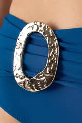 Calzón de bikini de talle alto color azul rey, con detalle de hebilla dorada en el frente.