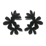 Aros colgantes con forma de triple flor de jazmín color rojo.