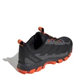 Championes de trail running Adidas Terrex Rockadia M para hombre, en color negro con detalles en naranja y suela de gran tracción.