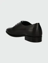 Zapatos de vestir tipo derby de Boss, confeccionados en cuero con textura micrograbada, cierre de cordones y suela de cuero.
